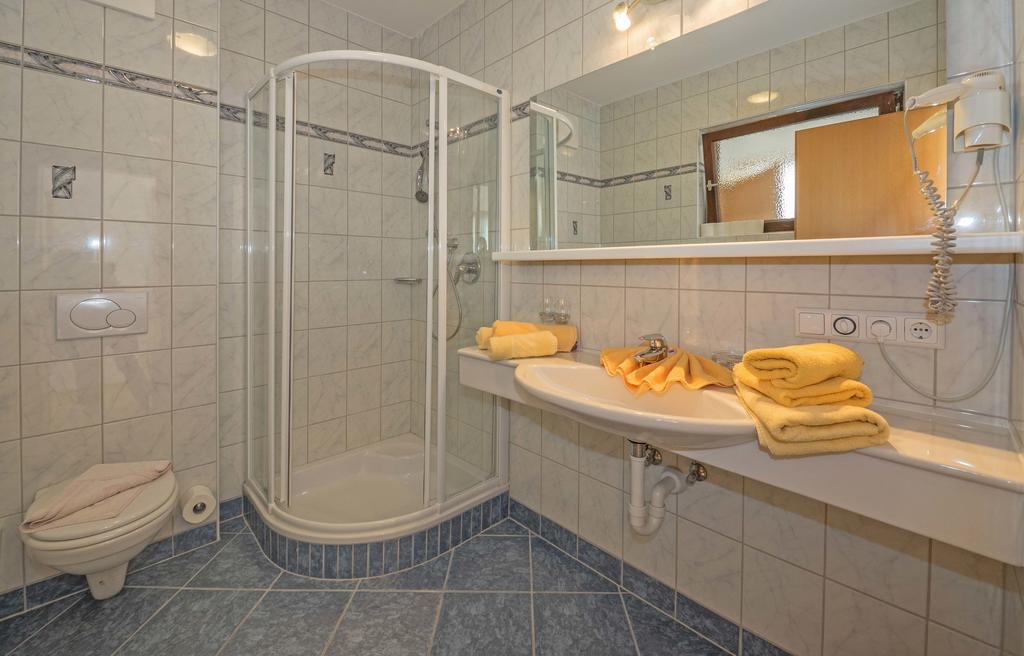 Hotel Haus Schluder - Familie Stanitzer Weissensee Habitación foto
